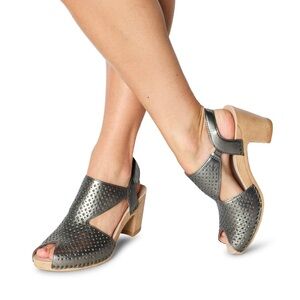 NWT DANSKO TEAGAN SILVER VINTAGE LEATHER SANDALS SZ 38